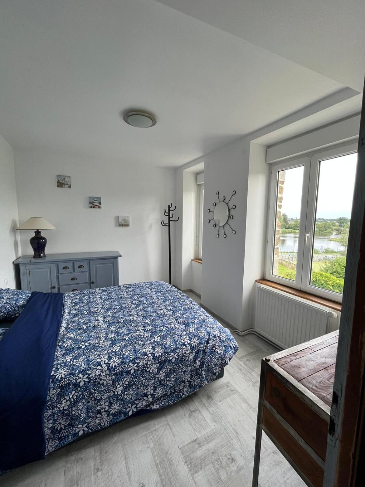 La Maison Du Lac Saint-Hilaire-du-Harcouët Extérieur photo