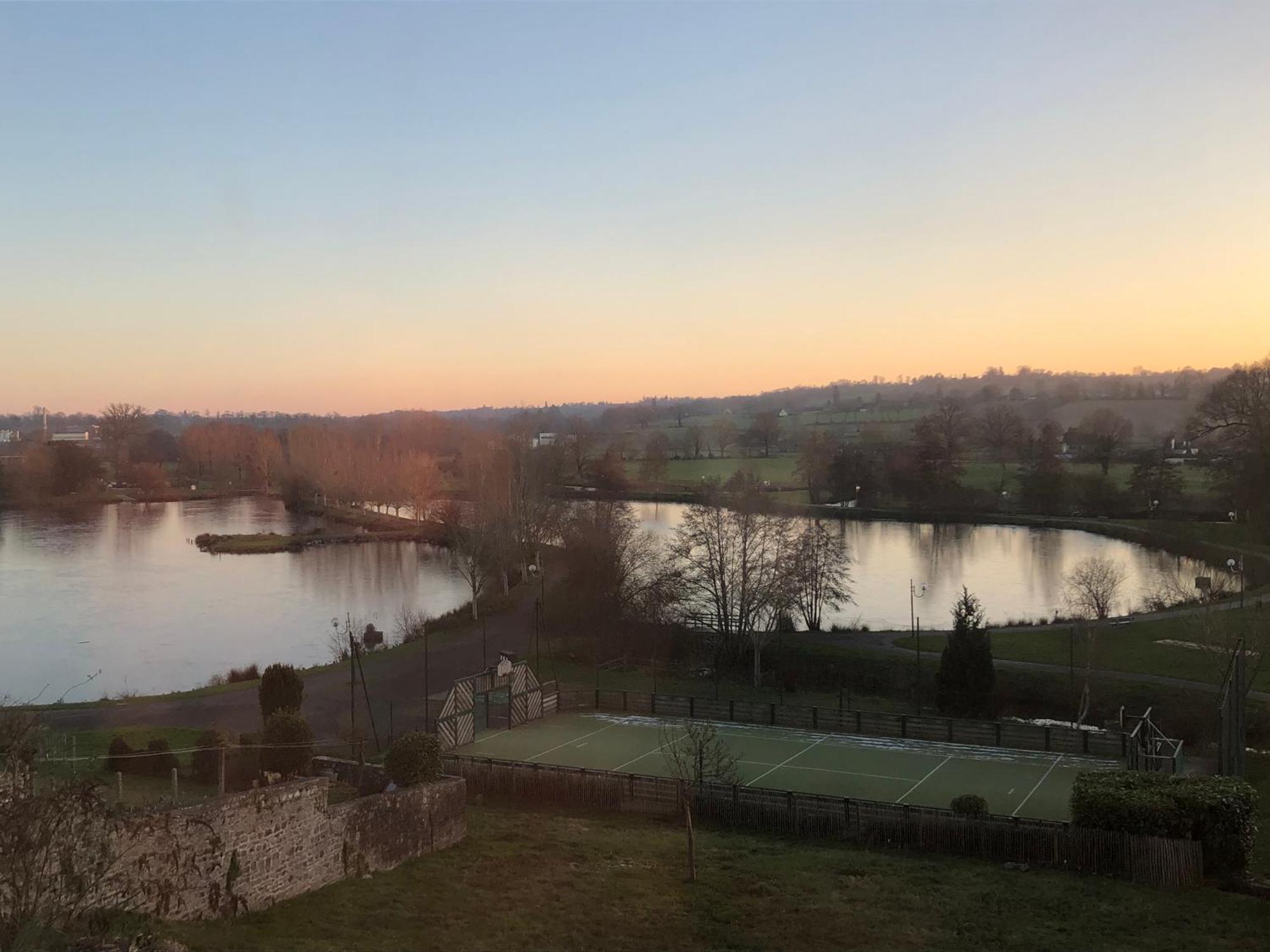 La Maison Du Lac Saint-Hilaire-du-Harcouët Extérieur photo