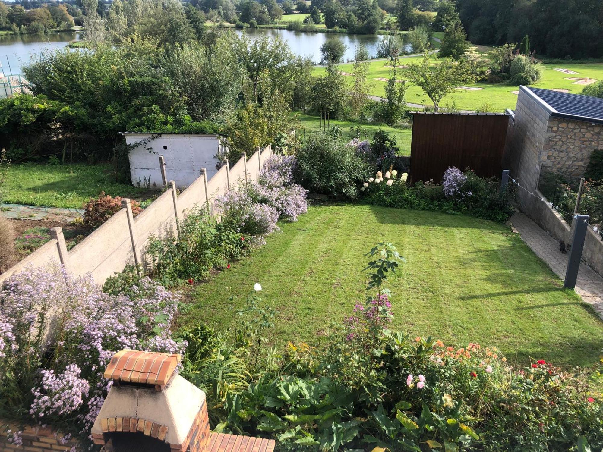La Maison Du Lac Saint-Hilaire-du-Harcouët Extérieur photo